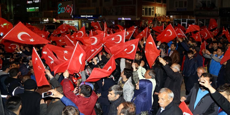 'Evet' sonucu yurtta coşkuyla kutlandı