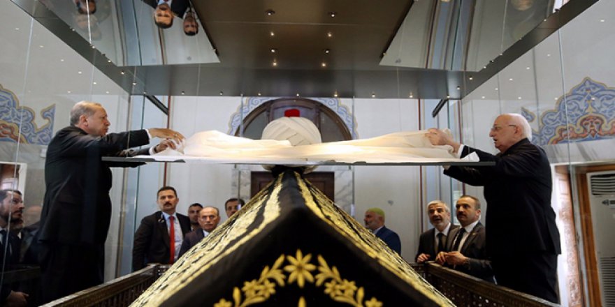 Erdoğan, Yavuz Sultan Selim Türbesini ziyaret etti