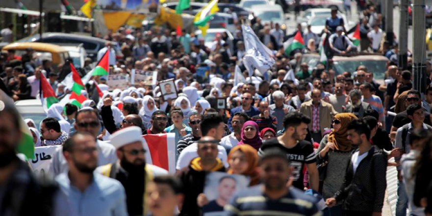 Mahkum Filistinlilere destek gösterisi