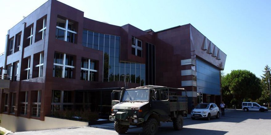 'TRT'ye helikopterle gelip taksiyle kaçmışlar'