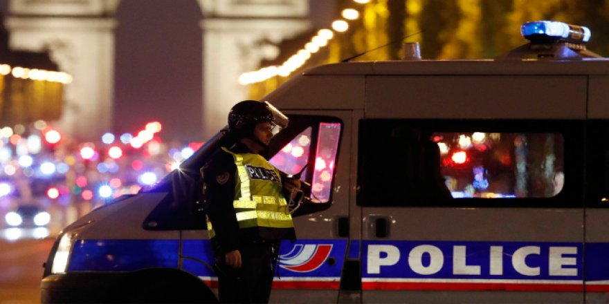 Fransa'nın başkenti Paris'te polise saldırı