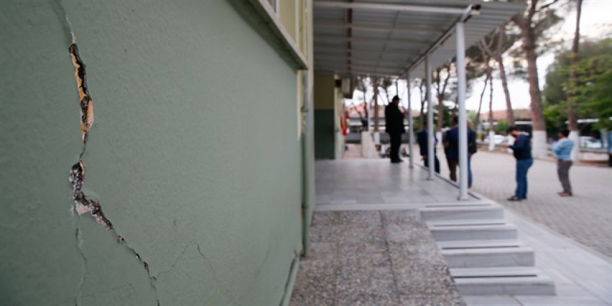 'Manisa'daki depremler 6 şiddetinde hissedildi'