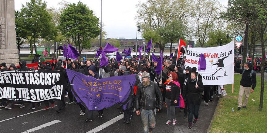 Köln'de onbinler ırkçılığa 'hayır' dedi