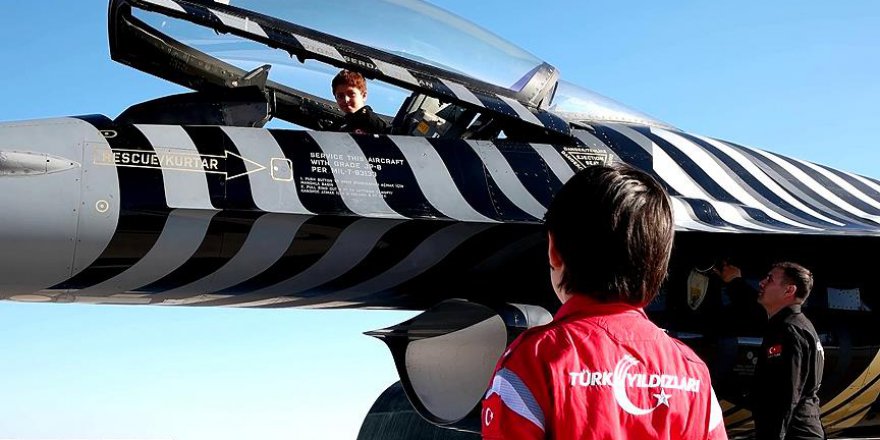 SOLOTÜRK'ten kanserle mücadele eden çocuklara jest