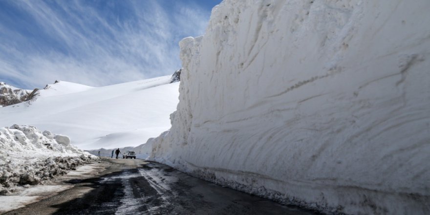 Türkiye'de Nisan ayında görülen 7 metre kar herkesi şaşırtıyor