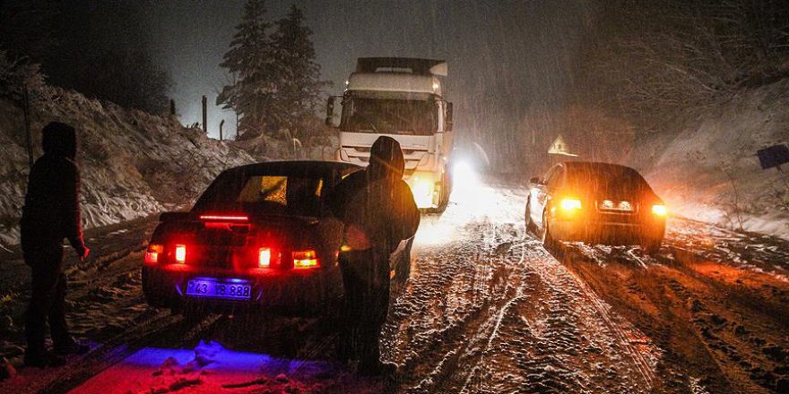 Kütahya'da kar yağışı etkili oluyor