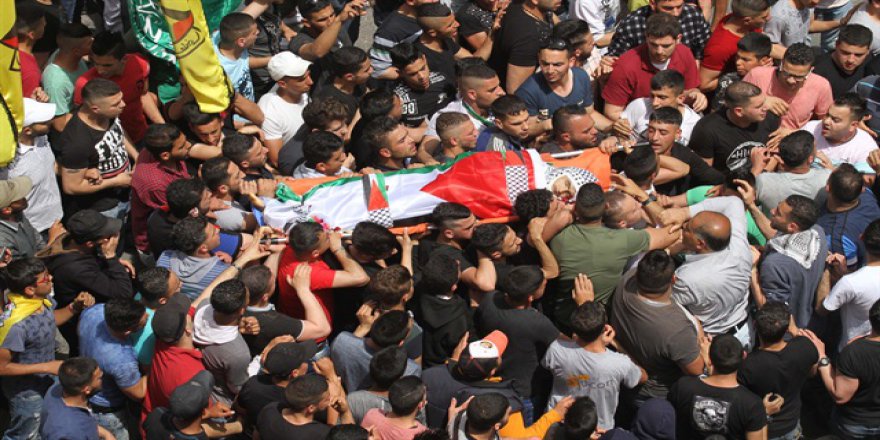 Filistinli gencin cenaze törenine yüzlerce kişi katıldı