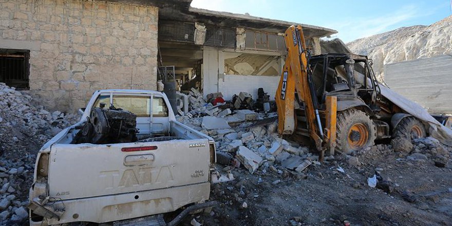 Suriye'de Han Şeyhun'a hava saldırısı