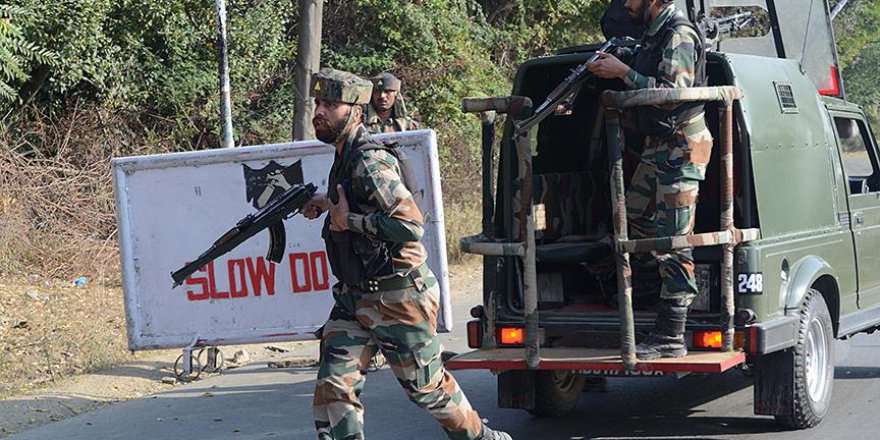 Maocu isyancılar paramiliter güçlere saldırdı