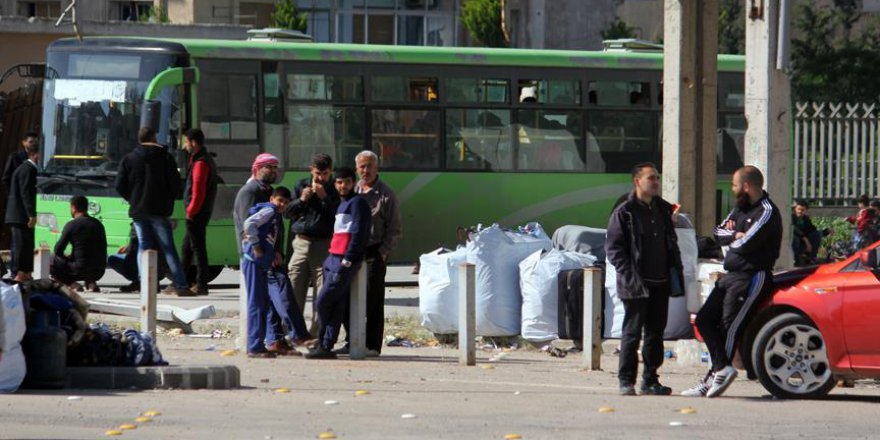 Suriye'de rejim kuşatmasındaki Vaer'den tahliyeler sürüyor