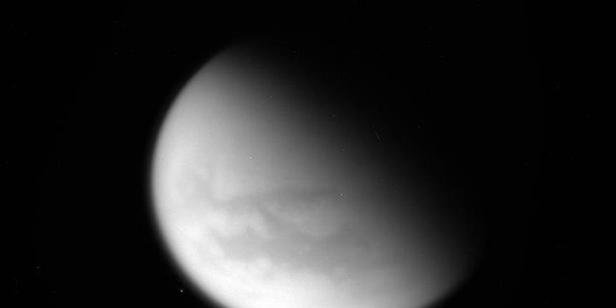 Cassini Satürn'ün uydusu Titan'dan son kez geçti