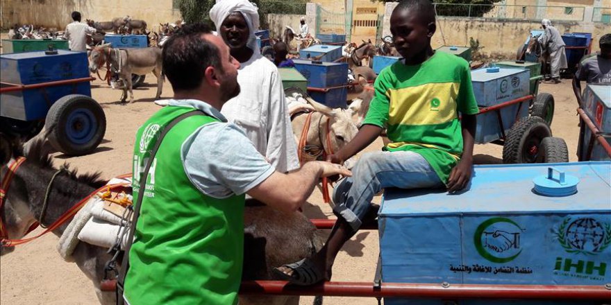 İHH'dan Sudan'daki yetimlere destek