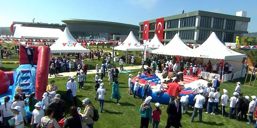 Türk ve Suriyeli çocuklar şenlikte buluştu