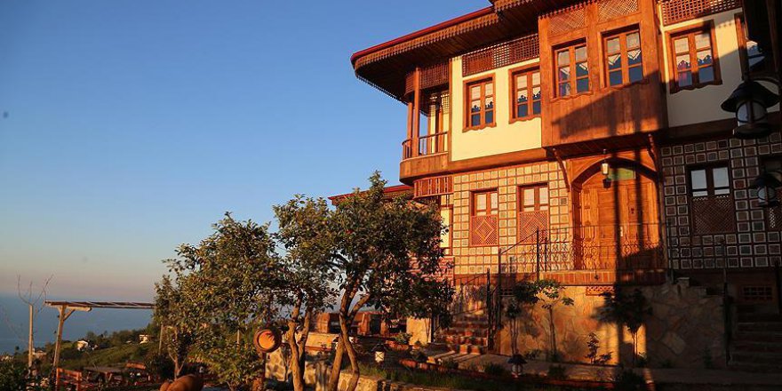 Osmanlı geleneklerini yaşatmaya çalışıyor