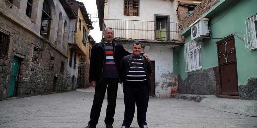 Down sendromlu Erat Surluların gözbebeği