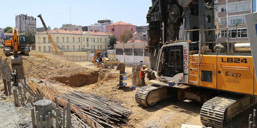 Taksim'deki cami inşaatı sürüyor