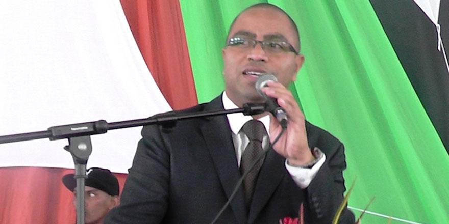 Kur'an kurslarını kapatmak için Müslümanları masaya çağırdı