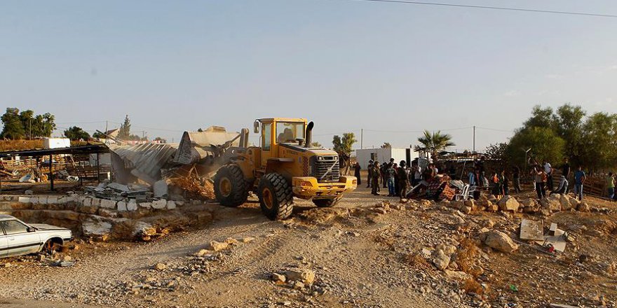 İsrail Filistinlilere ait 3 evi yıktı