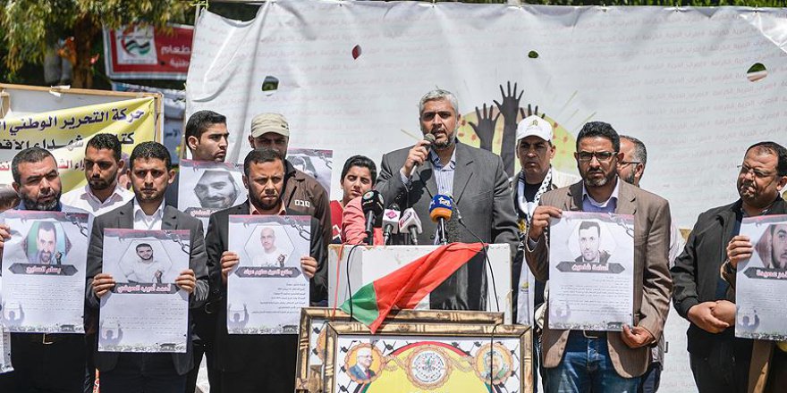 Gazzeli gazetecilerden Filistinli tutuklulara destek gösterisi