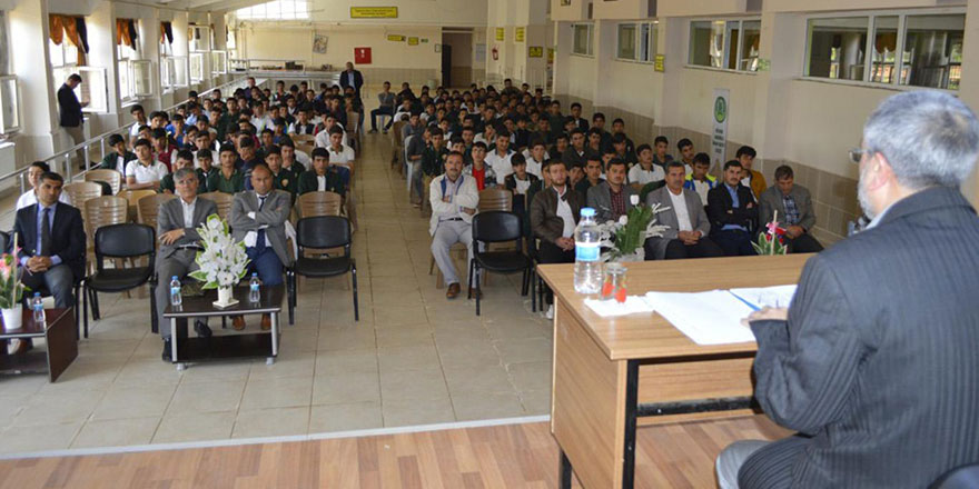 Şanlıurfa'nın Hilvan ilçesinde Said Nursi konferansı