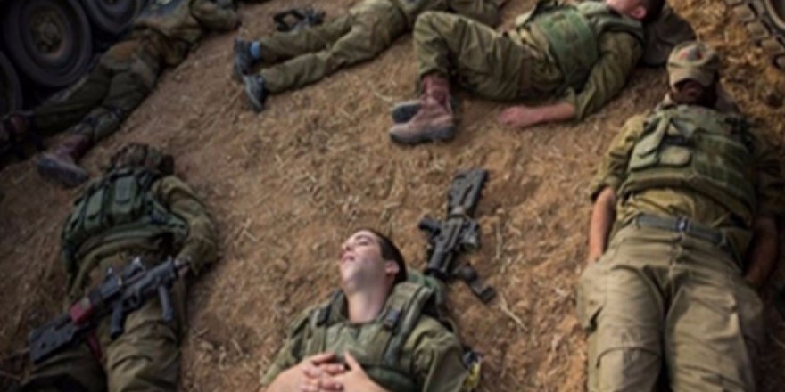 Uyuyan İsrail askerlerinin silahlarını çaldılar