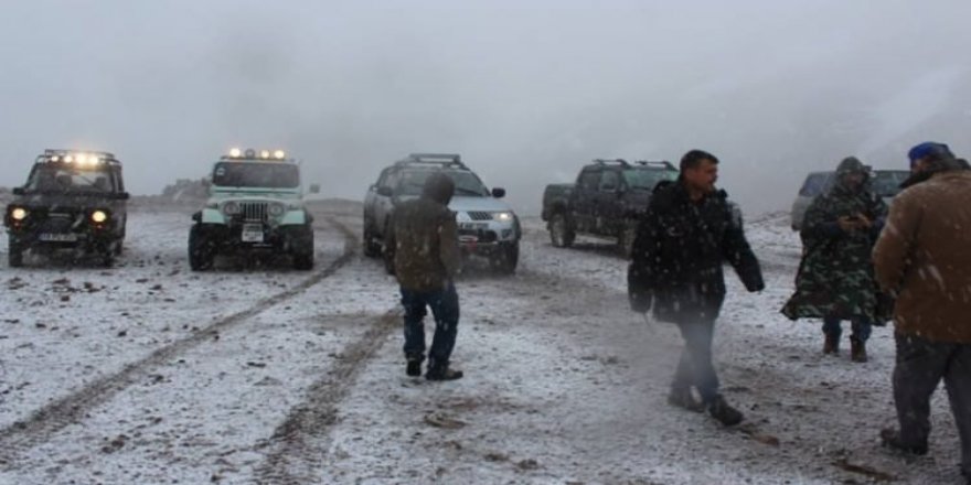 Mayıs ayında kar yağdı görenler şaşırdı