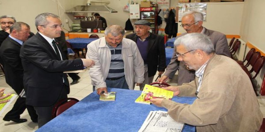 Kahvehanelere kütüphane şartı getirildi