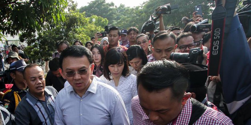 İslam'a hakaret eden valiye 2 yıl hapis