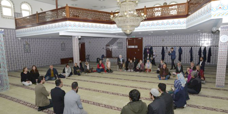 İlk defa camiye gelen Hollandalı: Kendimi hem küçük, hem büyük hissettim!