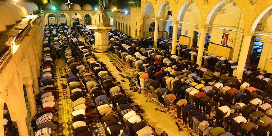 Berat Kandili coşkusu: Namaz, Kuran, dua