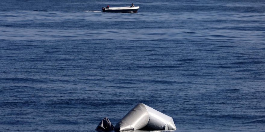 İzmir'de göçmenleri taşıyan tekne battı: 10 kişi kayıp