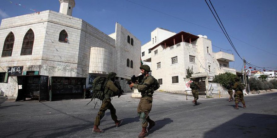 İsrail güçleri 15 Filistinliyi gözaltına aldı