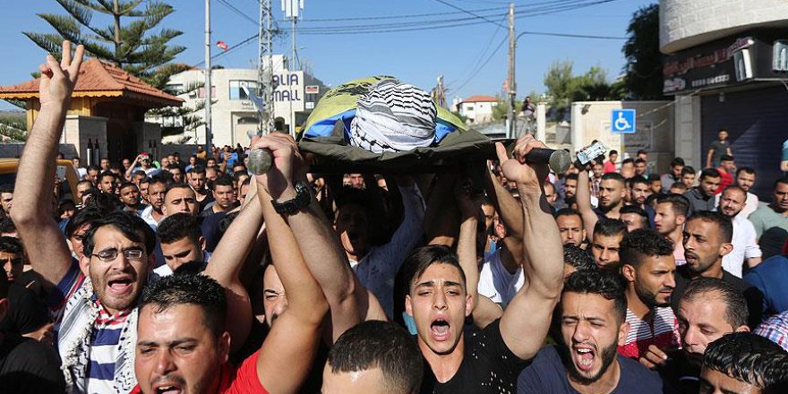 İsrail askerlerinin öldürdüğü Filistinli genç toprağa verildi