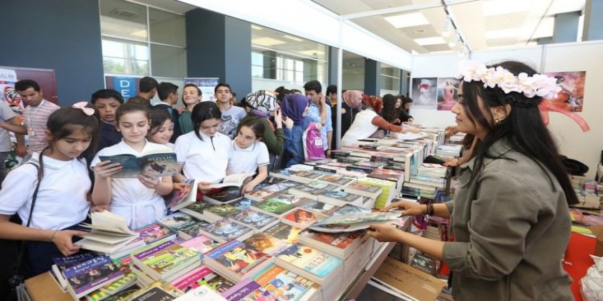 Kitap fuarını ilk üç gün 50 bin kişi ziyaret etti