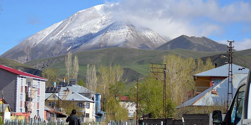 Ağrı'da yüksek kesimlere kar yağdırıldı
