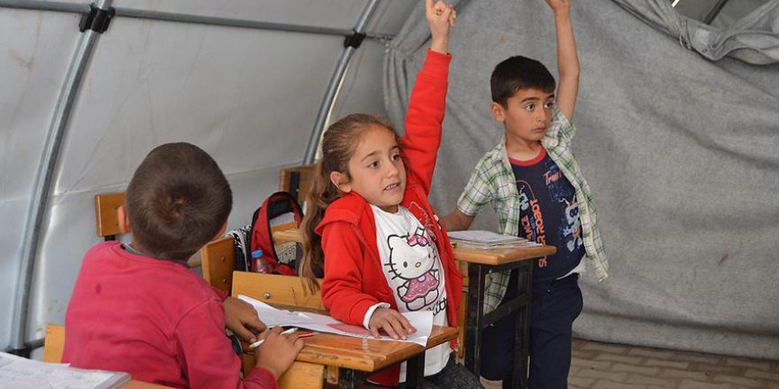 Depremzede çocuklar artık çadırda eğitim görmeyecek