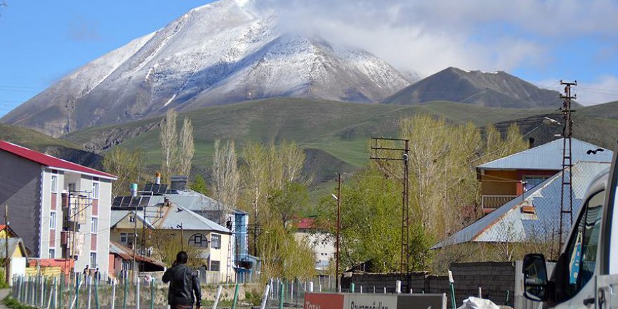 Ağrı'da yüksek kesimlere kar yağdırıldı