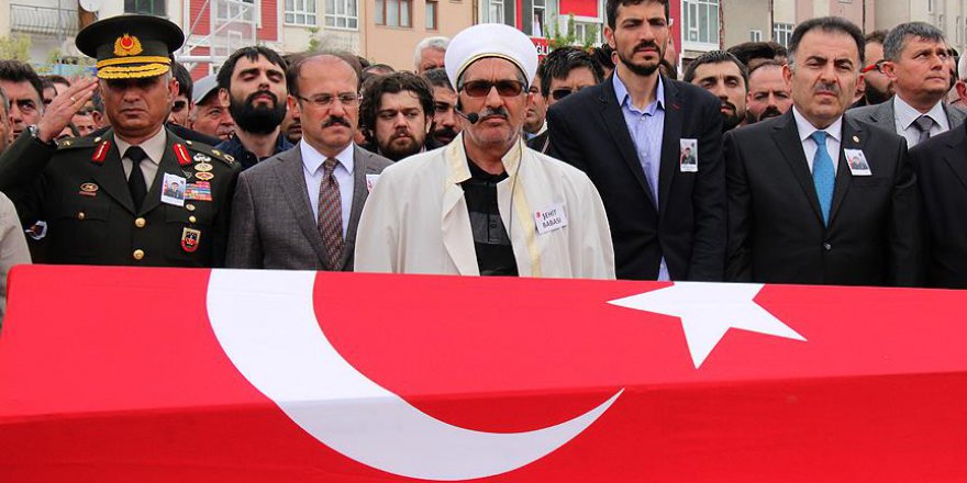 Şehit oğlunun cenaze namazını kıldıran babadan teröre tepki