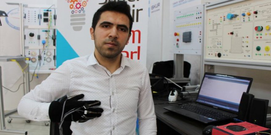 İşitme engelliler için konuşan eldiven