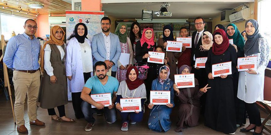 Kudüs'te ebru sanatı atölye çalışması gerçekleştirildi