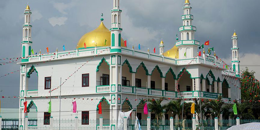 Vietnam en büyük camisine kavuştu