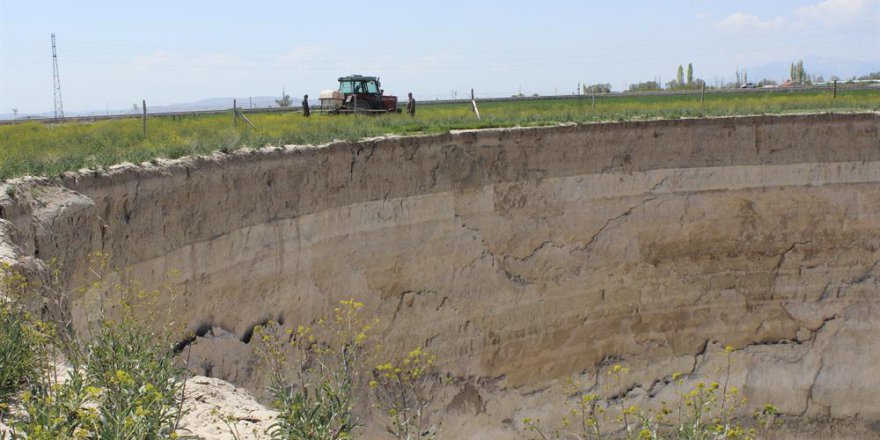 Tarlada çalıştıracak işçi bulamıyorlar