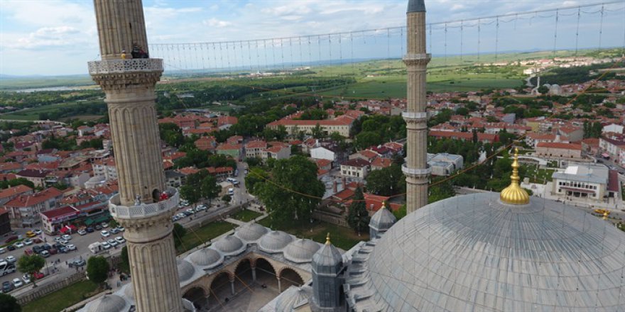 Selimiye'nin minareleri mahyayla süslendi