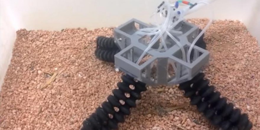 Zorlu yüzeylerde yürüyebilen robot geliştirildi