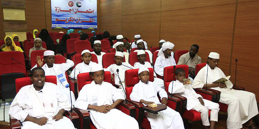 Sudan'da Kur'an kursu mezunlarına icazet töreni