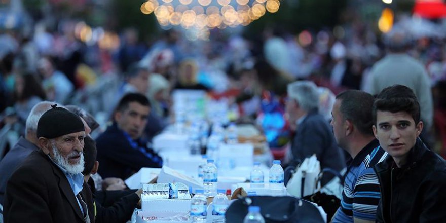 İftar sofrasına en erken Hakkarililer, en geç Edirneliler oturacak