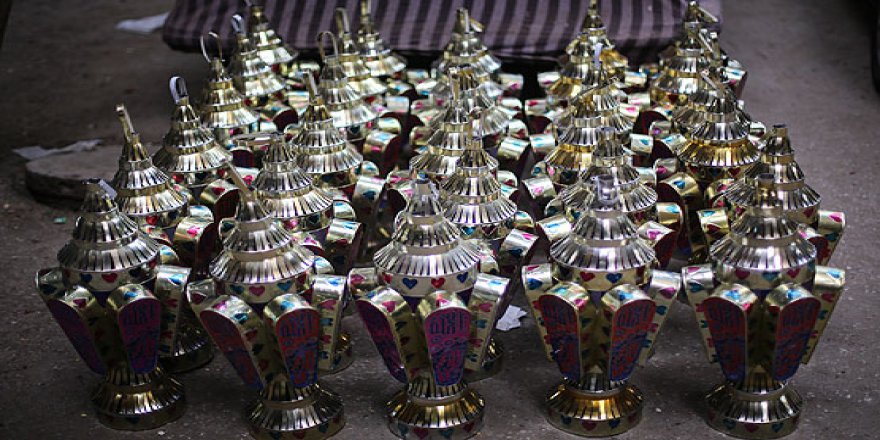 Mısır'da ramazan fenerleri sokakları süslüyor