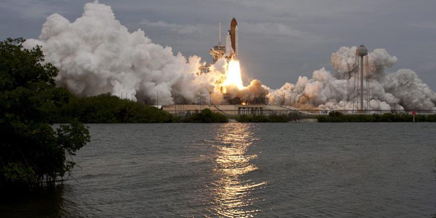 Dünya'da ilk kez özel şirkete ait platformdan uzaya mekiği fırlatıldı