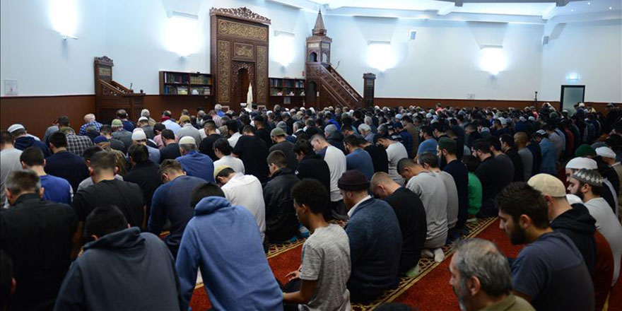 İlk teravih kılındı