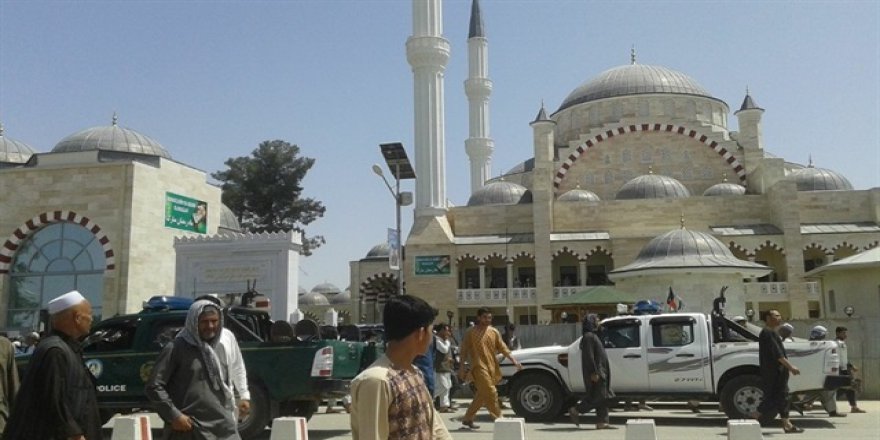 TİKA'nın inşaa ettiği en büyük camide ilk cuma namazı